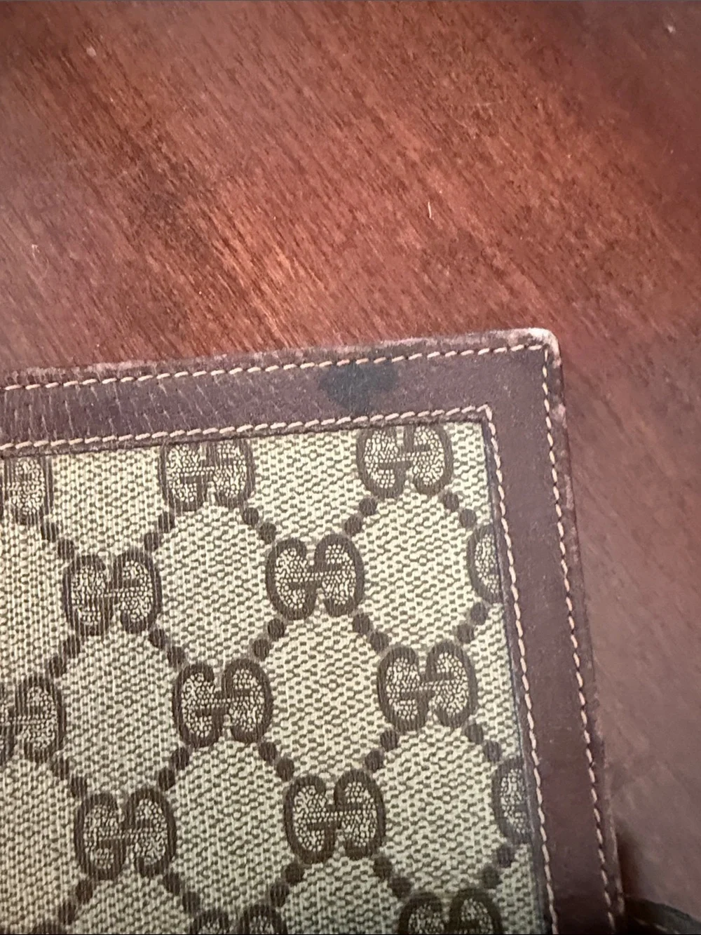 Gucci gg supreme